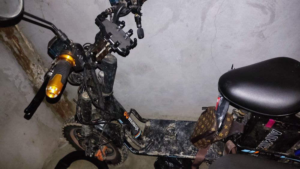 Monster elektro skutir deWenbox W33