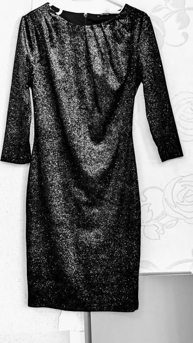 Rochie midi de ocazie din catifea elastica, strălucitoare