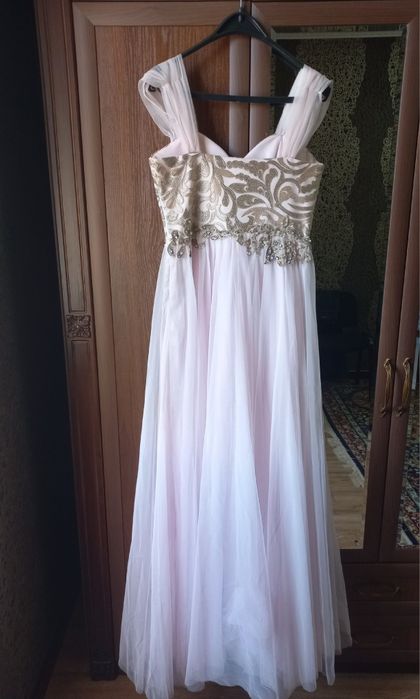 Женское вечернее платье