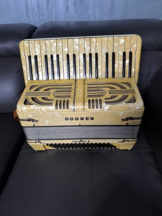 Vând acordeon Hohner Verdi 2