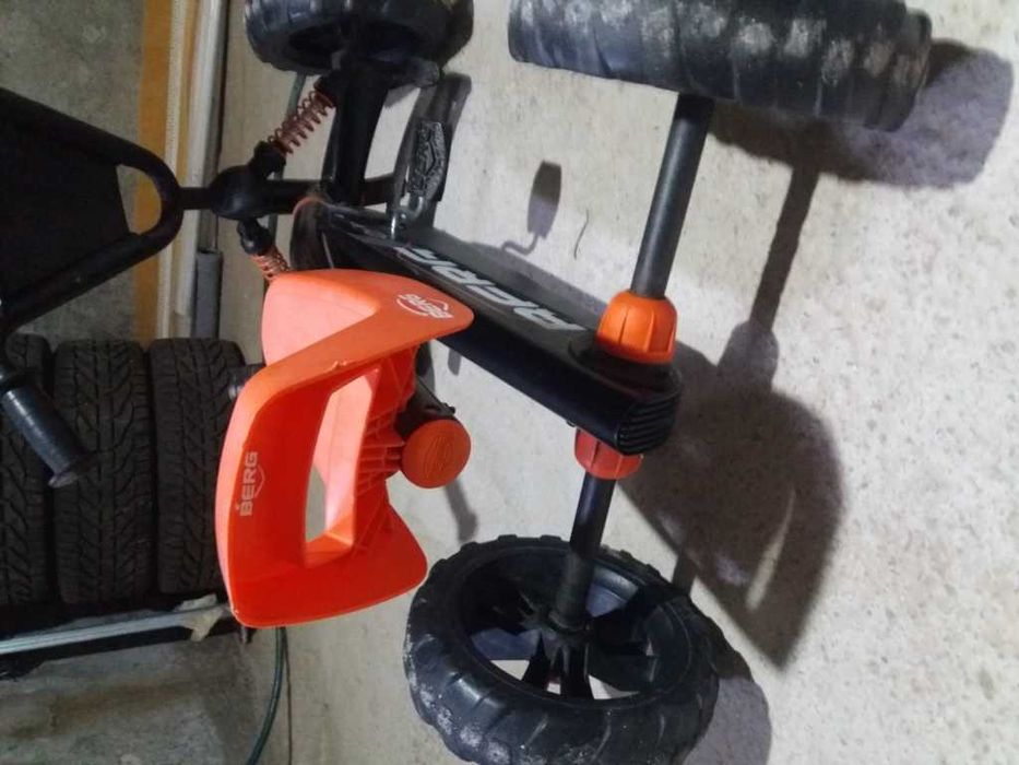 Vând cart Berg cu pedale pentru copiii