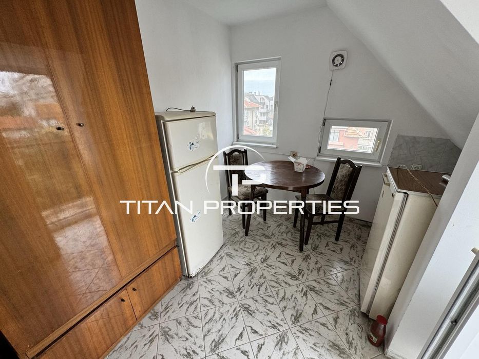 Дава се под наем Двустаен апартамент в Бургас, Център - 50 кв.м за 255 € - Снимка #3