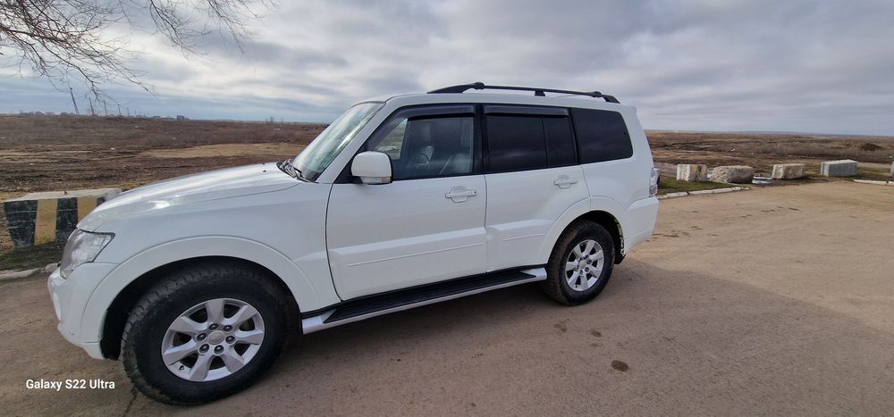 Mitsubishi pajero 4