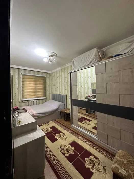 Продаётся квартира Юнусабад11 4 ком 1 этаж чистим ремонтом  не торец