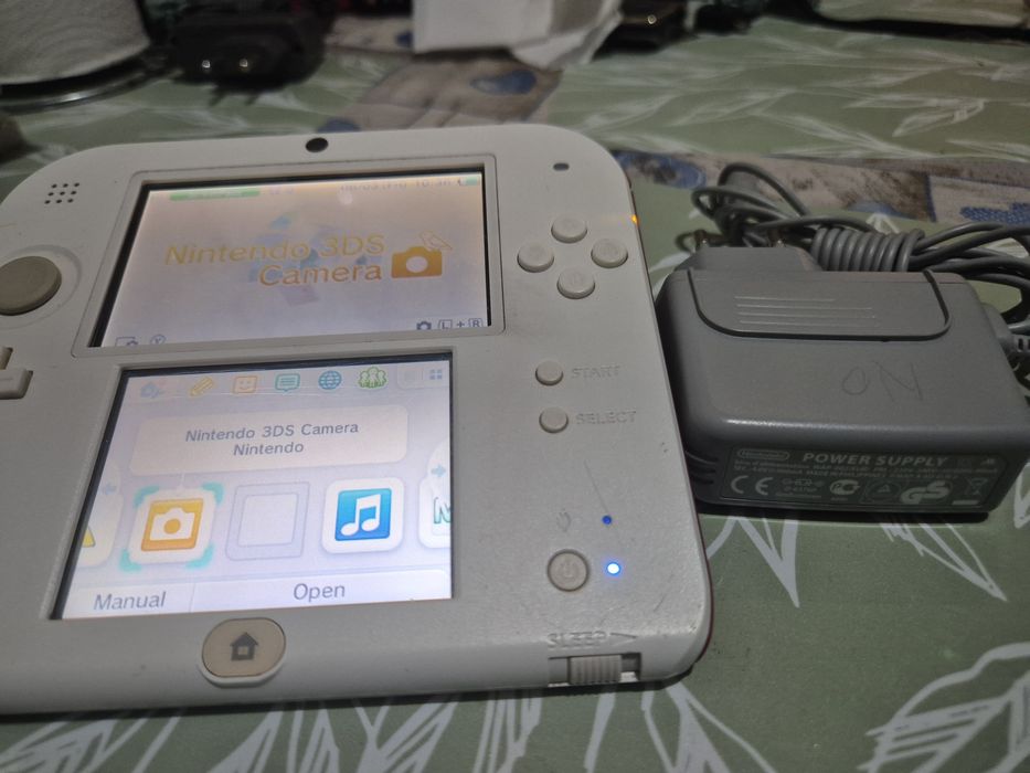 Consola portabila de colecție Nintendo 2DS +1  joc compatibil