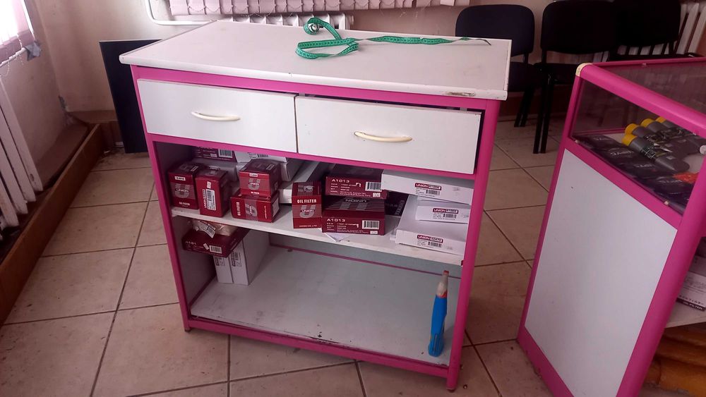 продам прилавки и витрины.