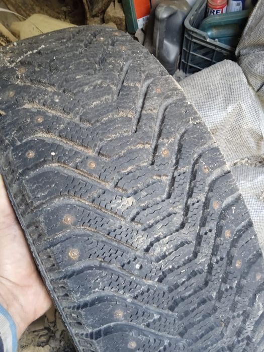 Продам шына новый и дверь BMW e-34