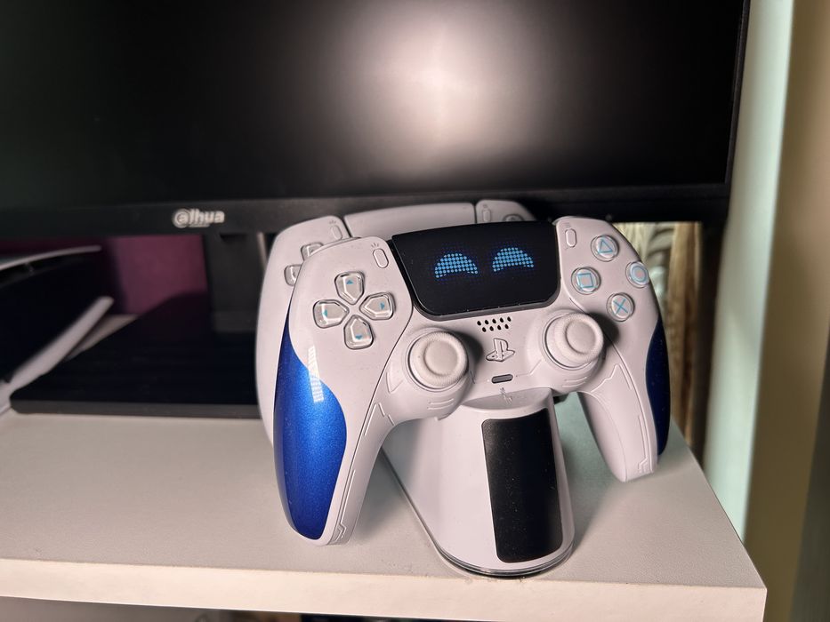 Kit gaming cu PS5 slim 825 GB