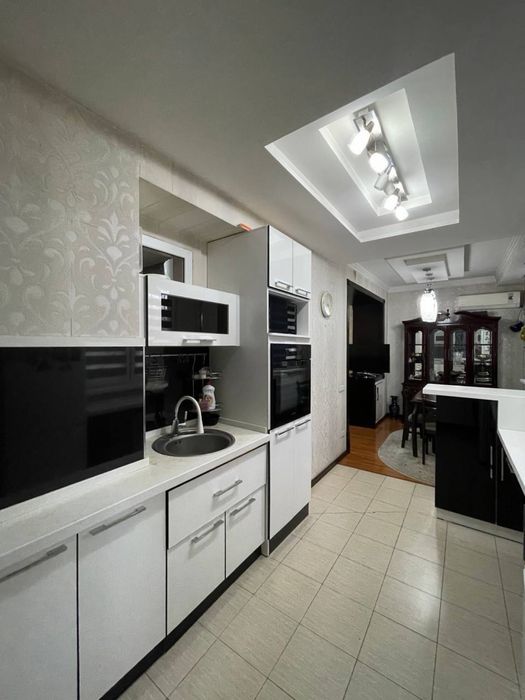 Продаю квартиру метро Ойбек 3 комнатная