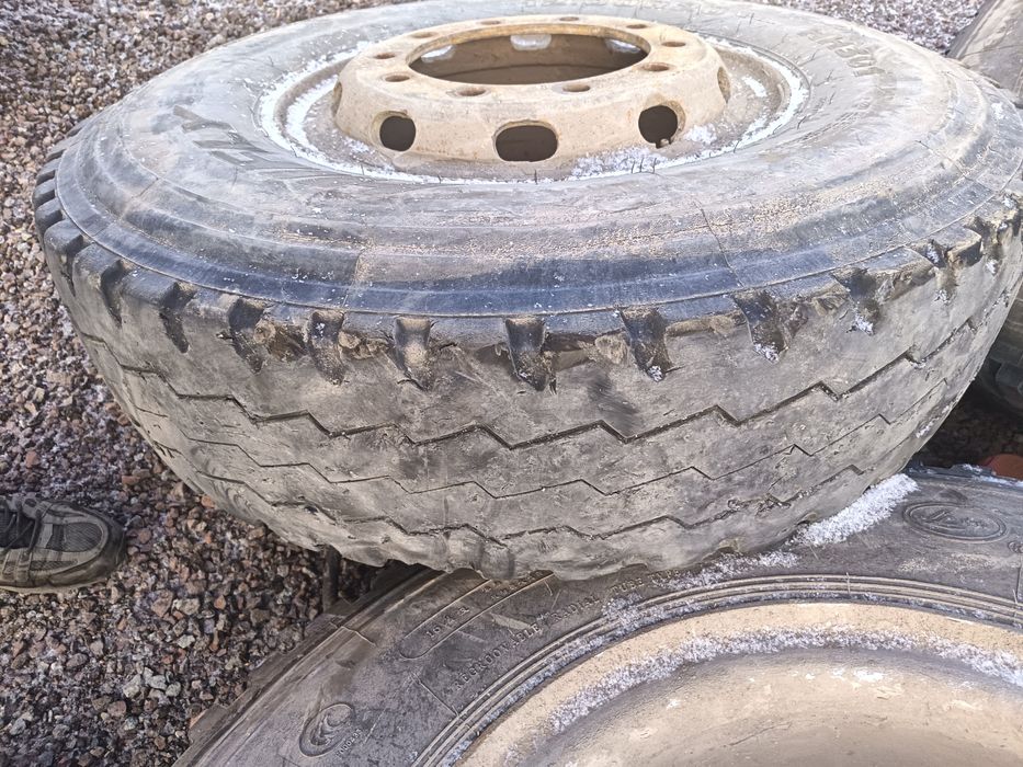 Продам шины 12 r20