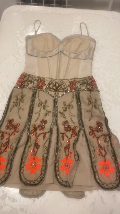 Стильные платья на стройную девушку