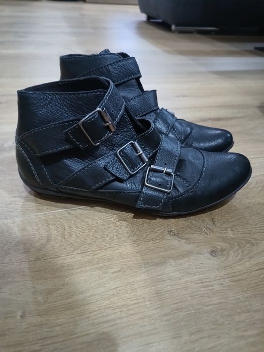 Черни боти с ниска подметка