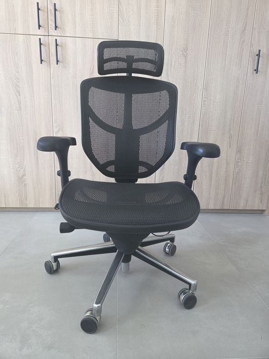 Ергономичен офис стол