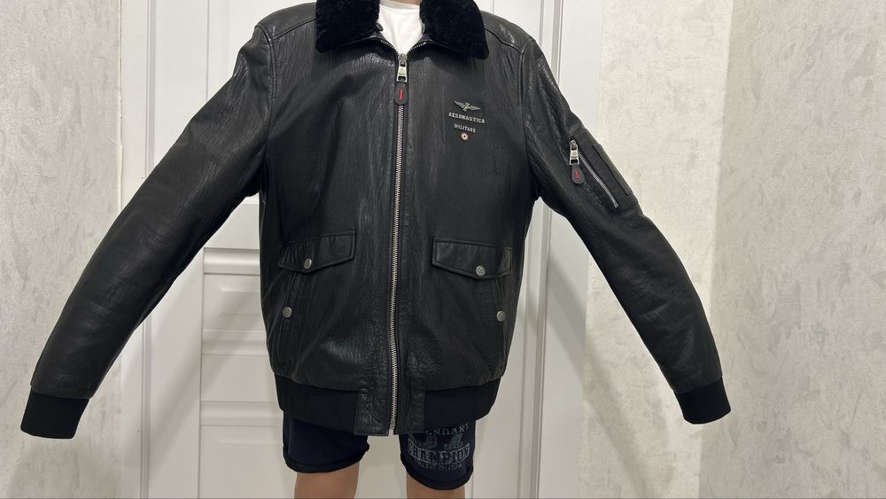 Продам кожанную куртку на 50-52 размер