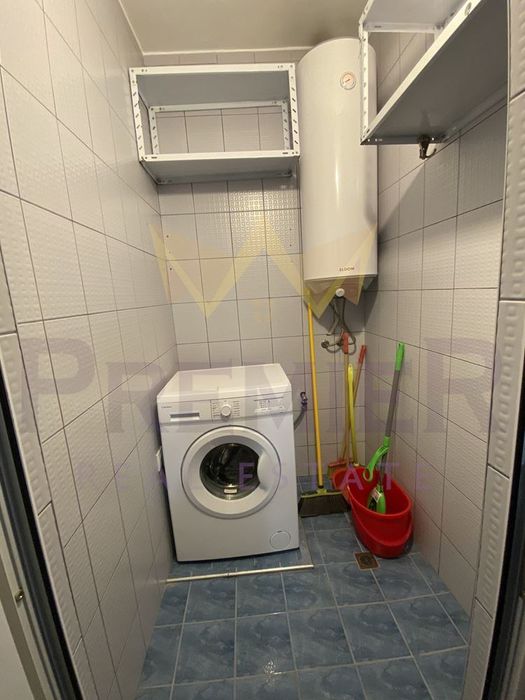 Тристаен апартамент,  Колхозен пазар