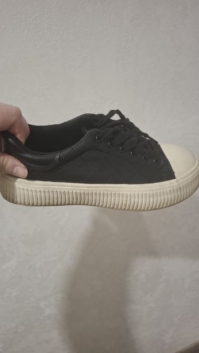 Продам две пары обуви размеры 40