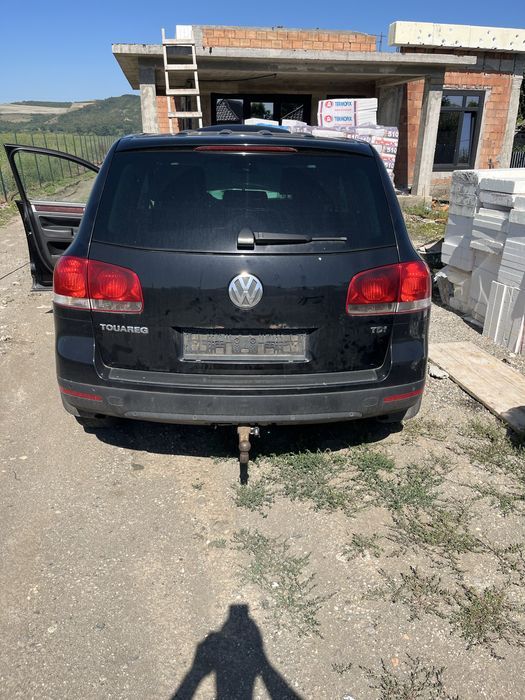 Piese Volkswagen Touareg 7L an 2006 motor 2.5 tdi BAC cutie automata,bara fata completa far xenon capota usa injectoare