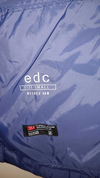 Продавам дамско пролетно шушлеково яке с качулка