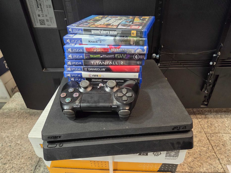 Hope Amanet P10/Consola PS4 Slim 1TB 1 maneta si 9 jocuri