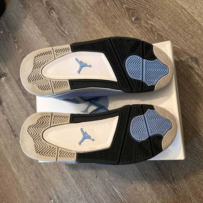 Jordan 4 University Blue