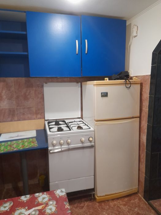 De inchiriat apartament  decomandat, 42 mp, central ,parter.