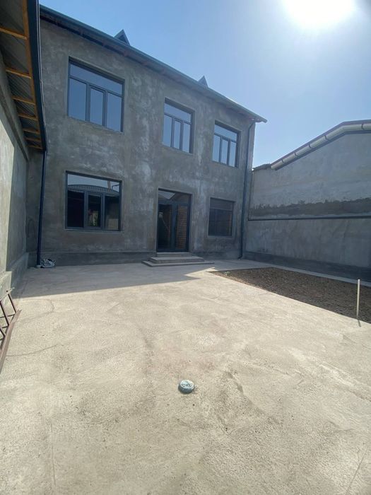 Uy sotiladi 2.2 sotiqli