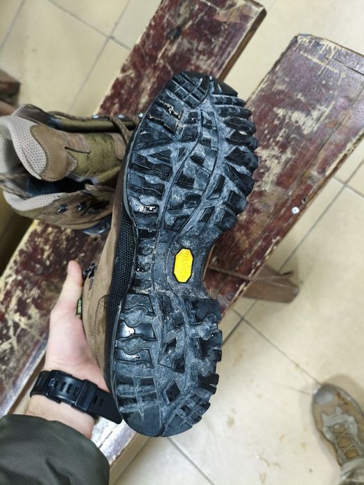 Трекинговая ботинка