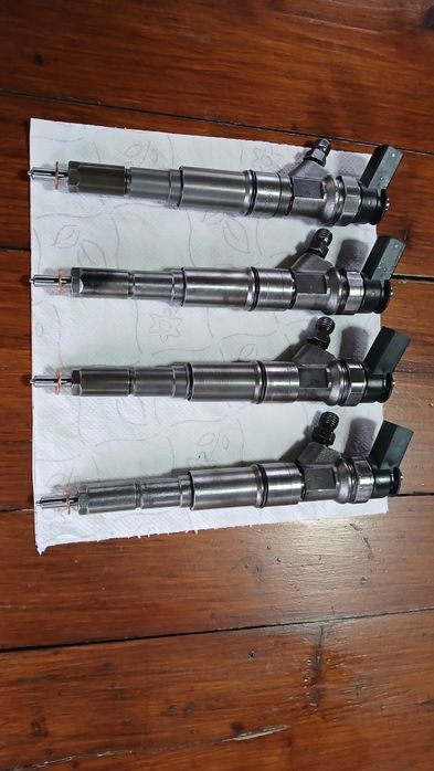 Injectoare 4 Bosch cu garanție e90
