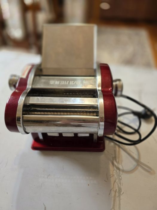 Электрический тестокаталка,  лапшорез.