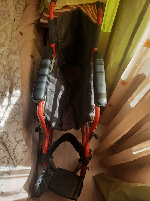 Scaun pliabil persoane dizabilitati utilizat