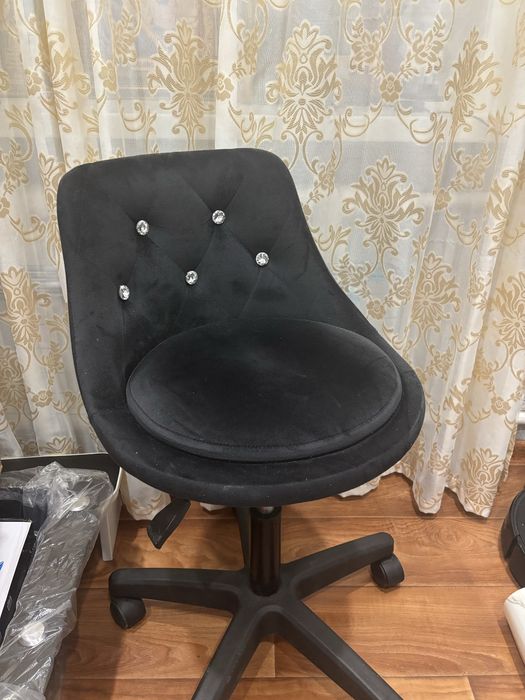 Кресло на колесиках