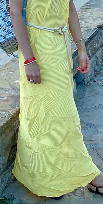 Лятна релефна жълта рокля