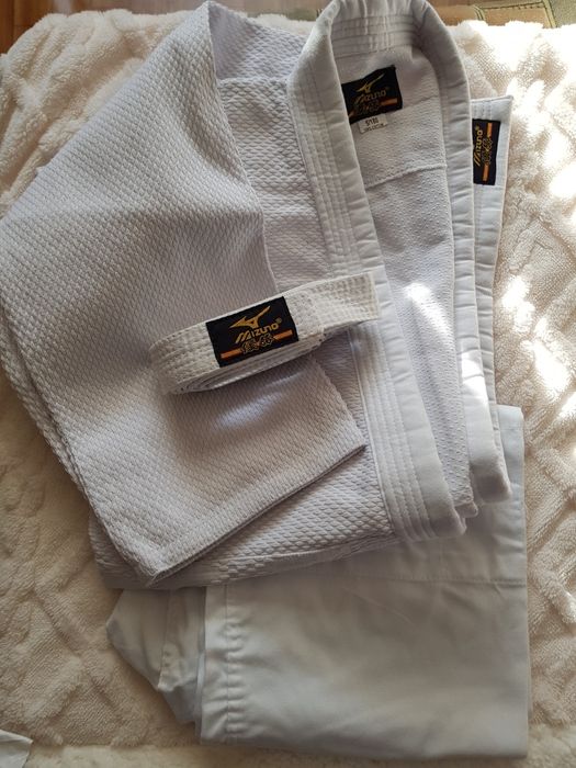 Кимоно для занятий единоборствами