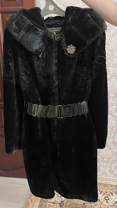 Продам мутоновую шубу 44-46 размер женская