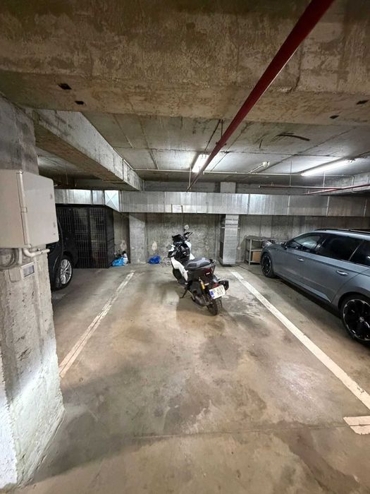 Inchiriez loc parcare cu statie masini electrice - zona Stefan cel Mare