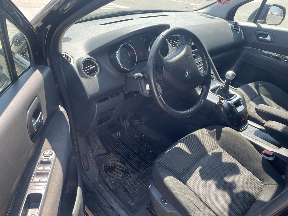 Peugeot 5008     7 locuri