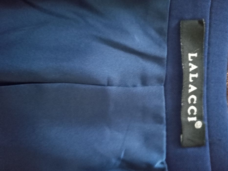 Продам школьный костюм