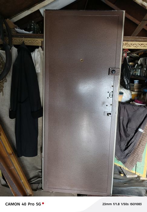 Продам комплект дверей (металлическая + деревянная)