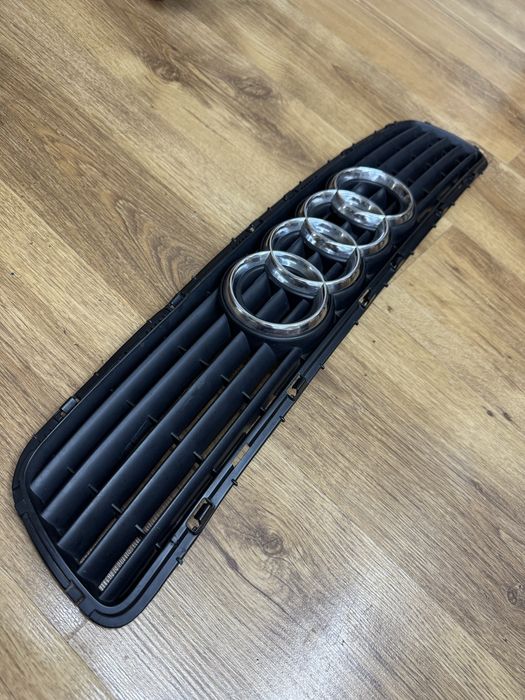 Решетка радиатора Audi A4 B5