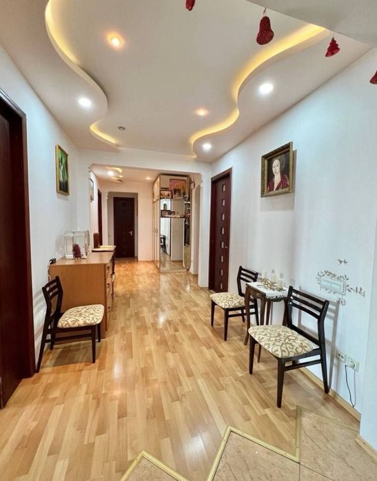 Ойбек Банковский дом квартира 5 комнатная площадь 182 парковка  ШохМед