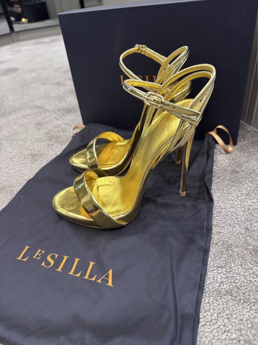 Оригинални сандали LeSILLA огледално златно