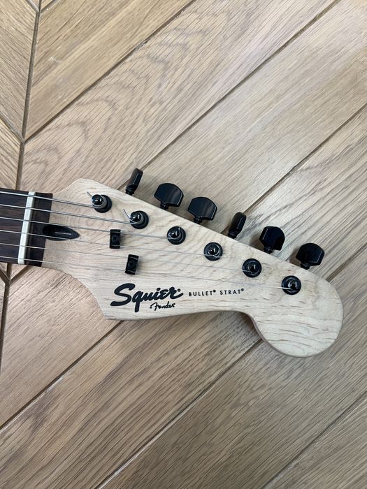 Электрогитара Fender Squier bullet strat