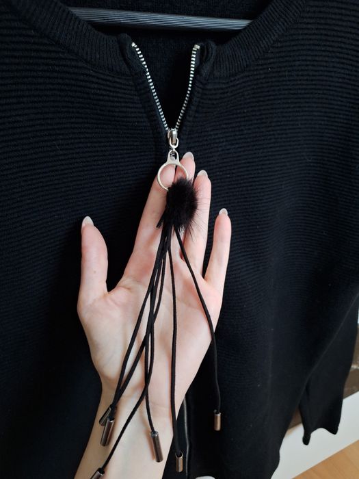 Черна жилетка с цип