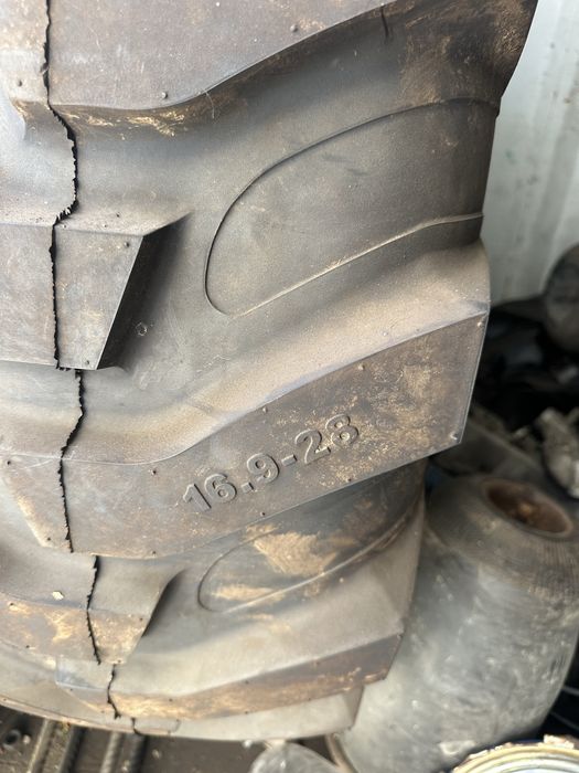 Колесо на 3в1 трактор экскаватор