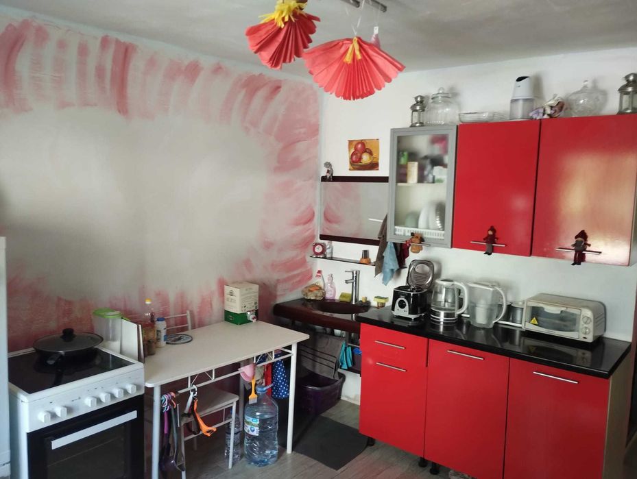 Къща 100 км от морето