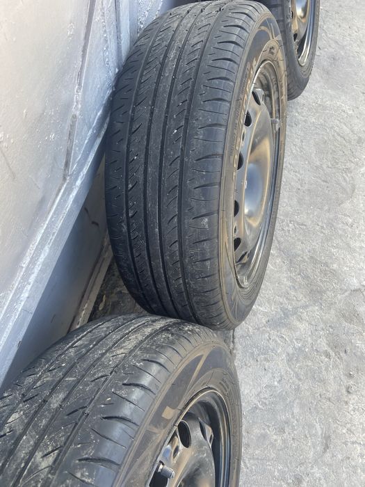Продам Шины с дисками 185/60R15
