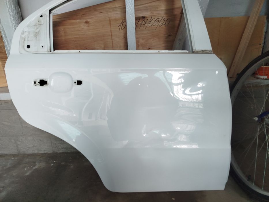 Nexia 3 orqa oʻng tomon eshi radnoy