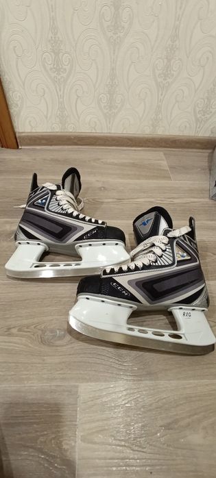 Коньки хоккейные CCM