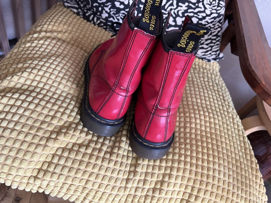 Doc Martens червен лак