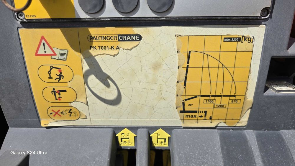 Mercedes Atego basculabil cu macara